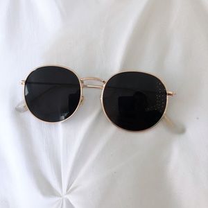 Round sunglasses